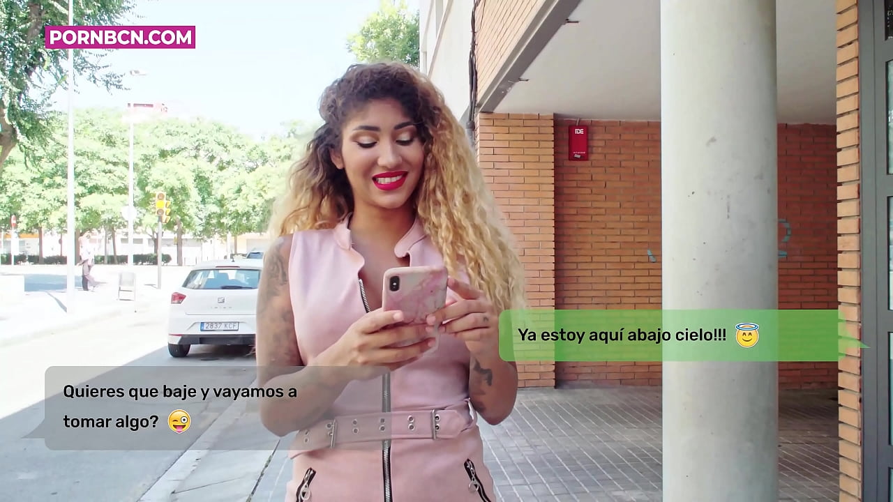 Niewierna żona zamierza ostro zerżnąć swojego młodego kochanka, podczas gdy jej mąż pracuje. Latynoska z cyckami i wielkim tyłkiem. Venus Aphrodite.